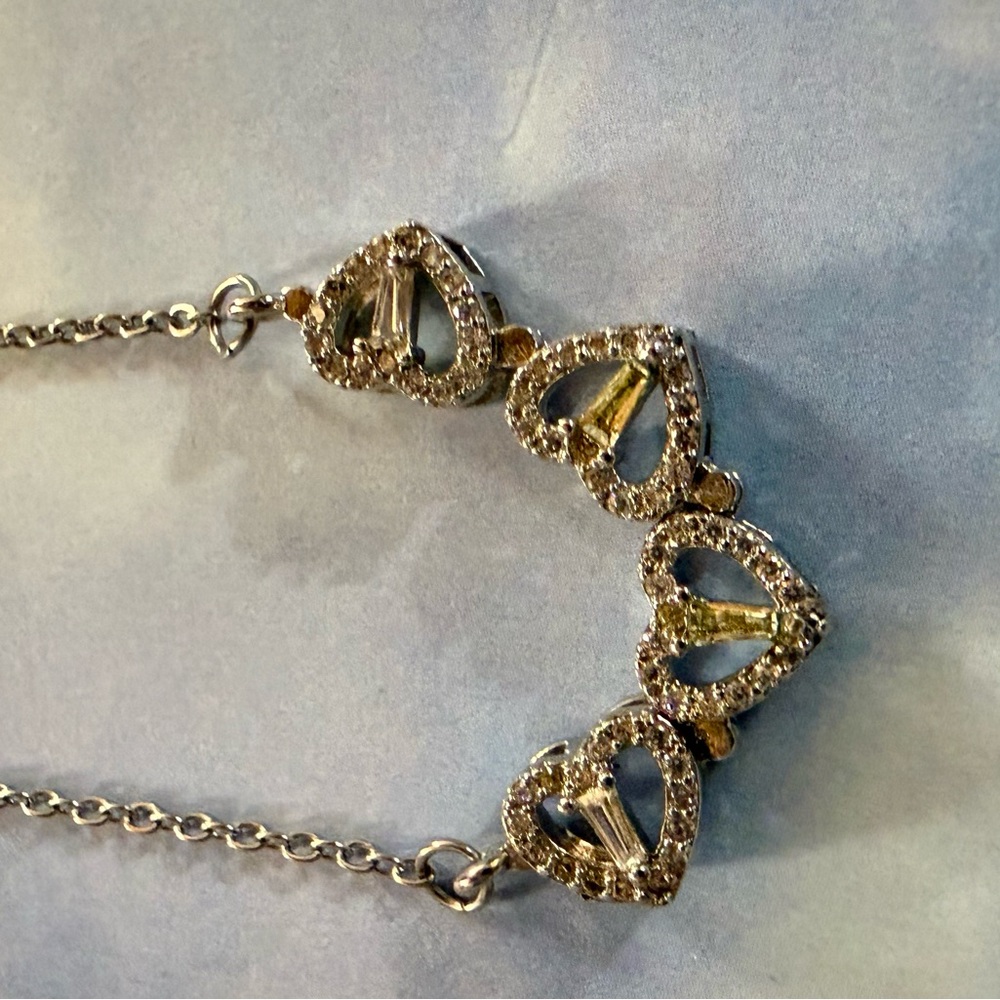 🚨Elegant Silver Heart and Clover Reversible Pendant Necklace - Picture 4 of 6